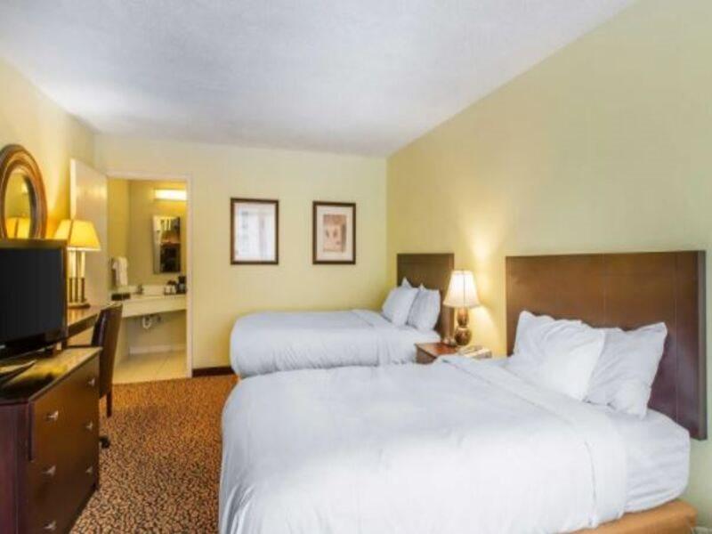 Clarion Inn Брунсуик Екстериор снимка