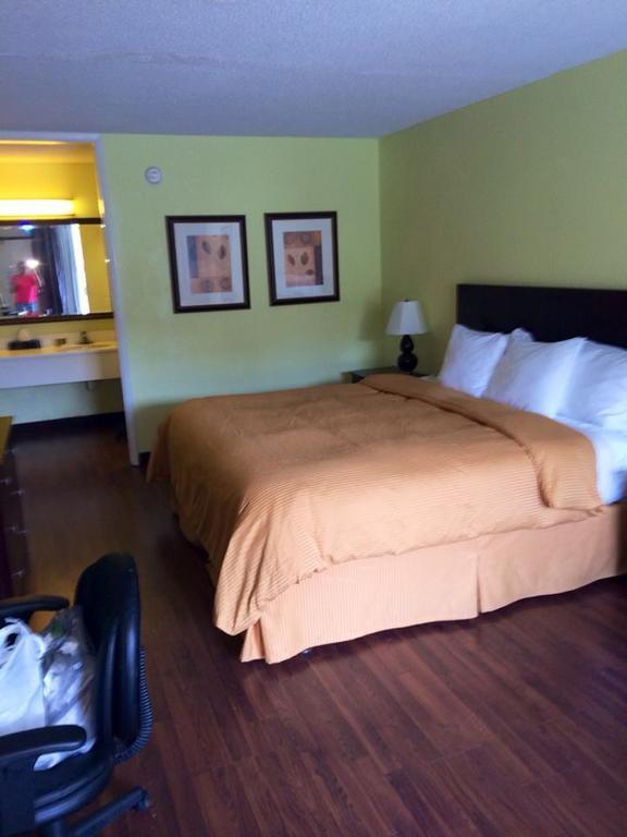 Clarion Inn Брунсуик Екстериор снимка