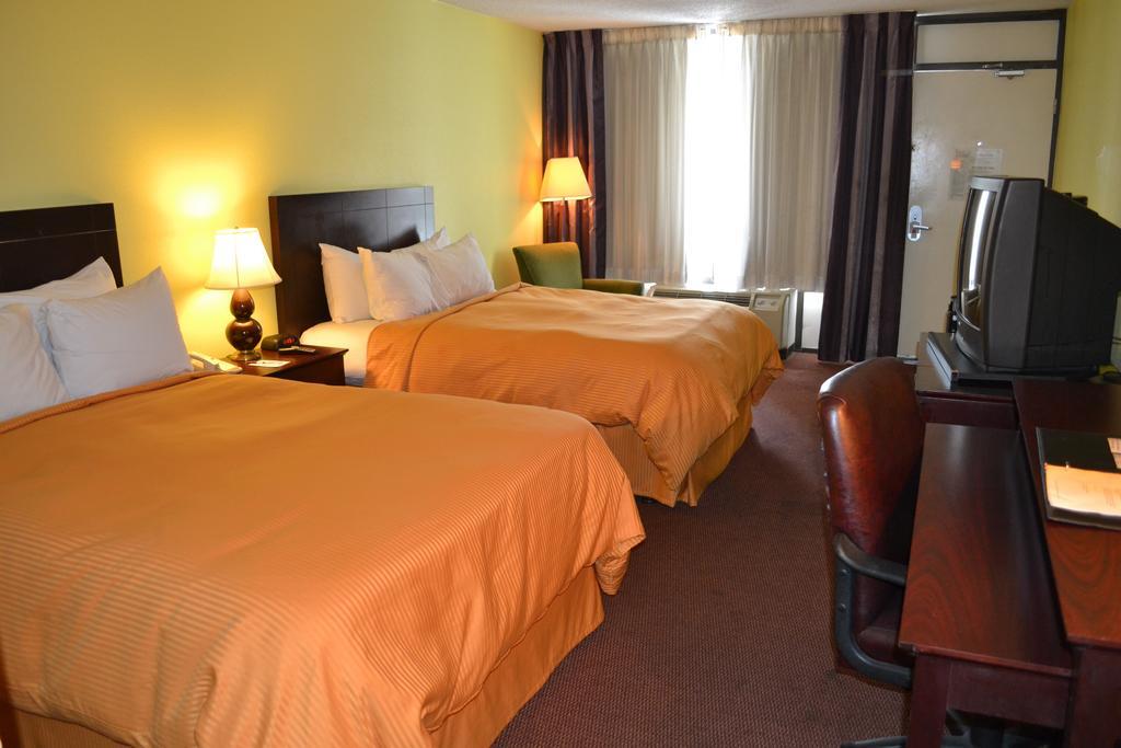 Clarion Inn Брунсуик Стая снимка