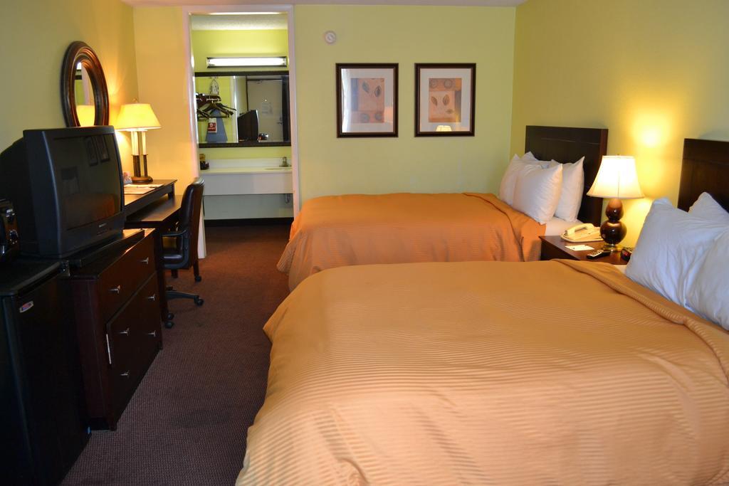 Clarion Inn Брунсуик Стая снимка