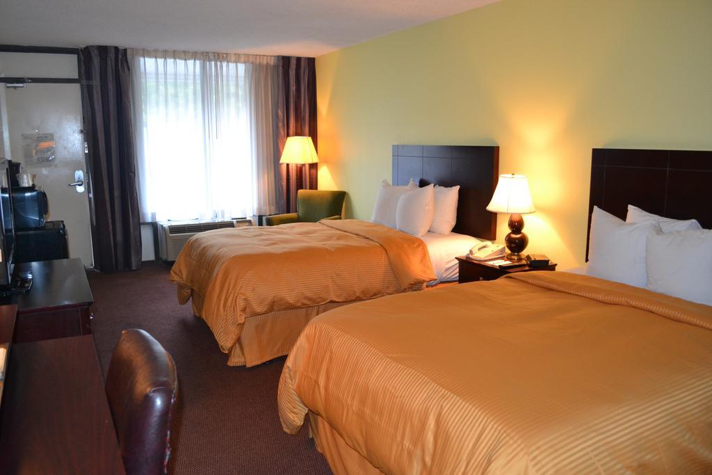 Clarion Inn Брунсуик Стая снимка
