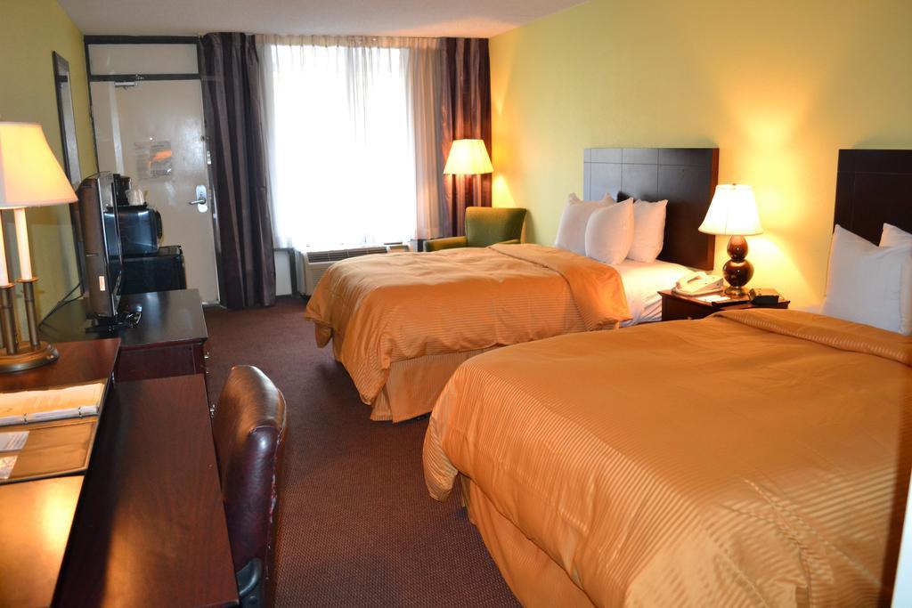 Clarion Inn Брунсуик Стая снимка