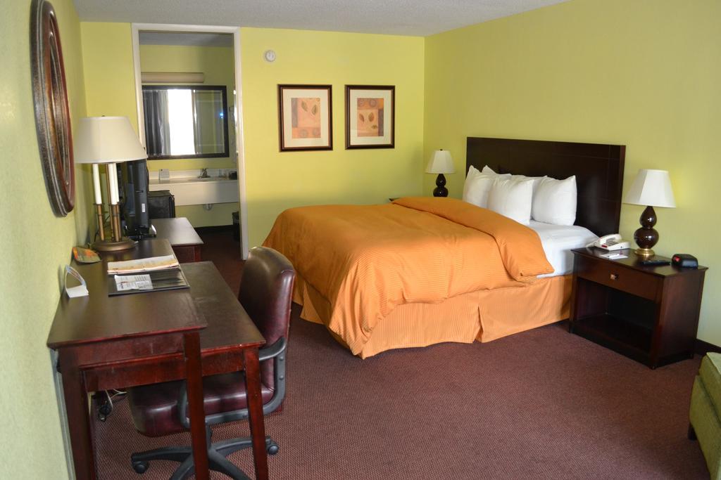 Clarion Inn Брунсуик Стая снимка