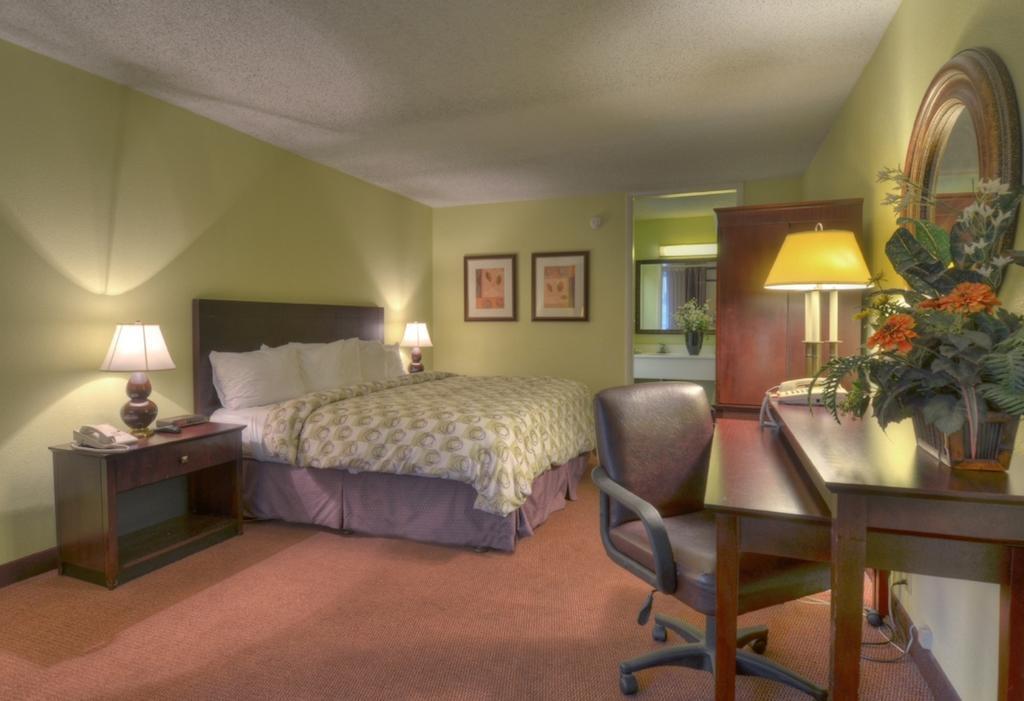 Clarion Inn Брунсуик Стая снимка