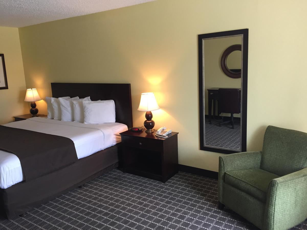 Clarion Inn Брунсуик Екстериор снимка