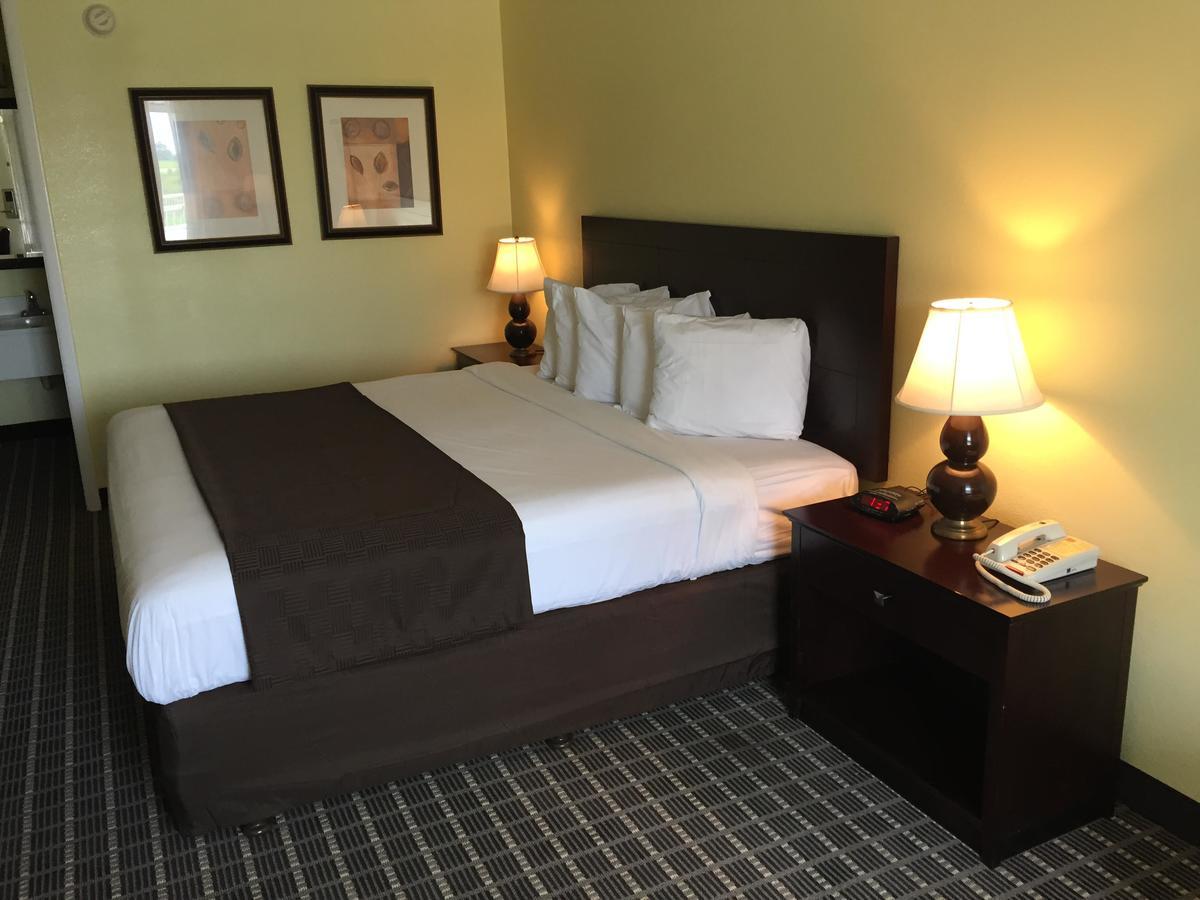 Clarion Inn Брунсуик Екстериор снимка