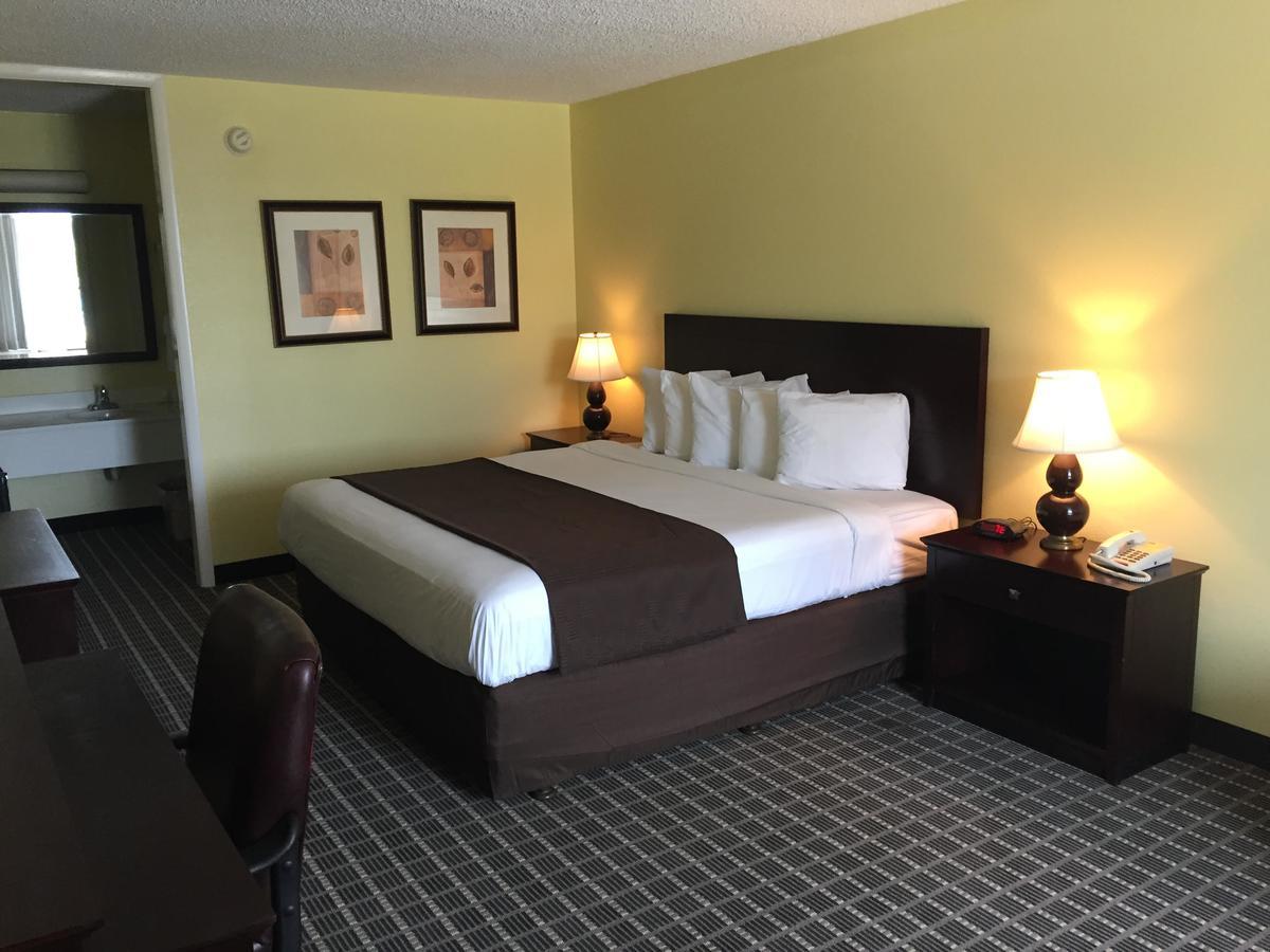 Clarion Inn Брунсуик Екстериор снимка