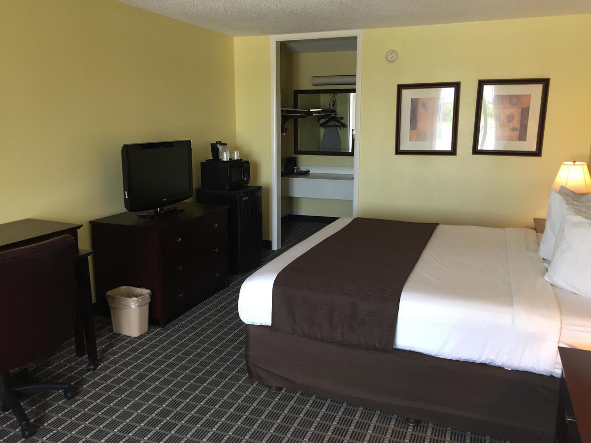 Clarion Inn Брунсуик Екстериор снимка