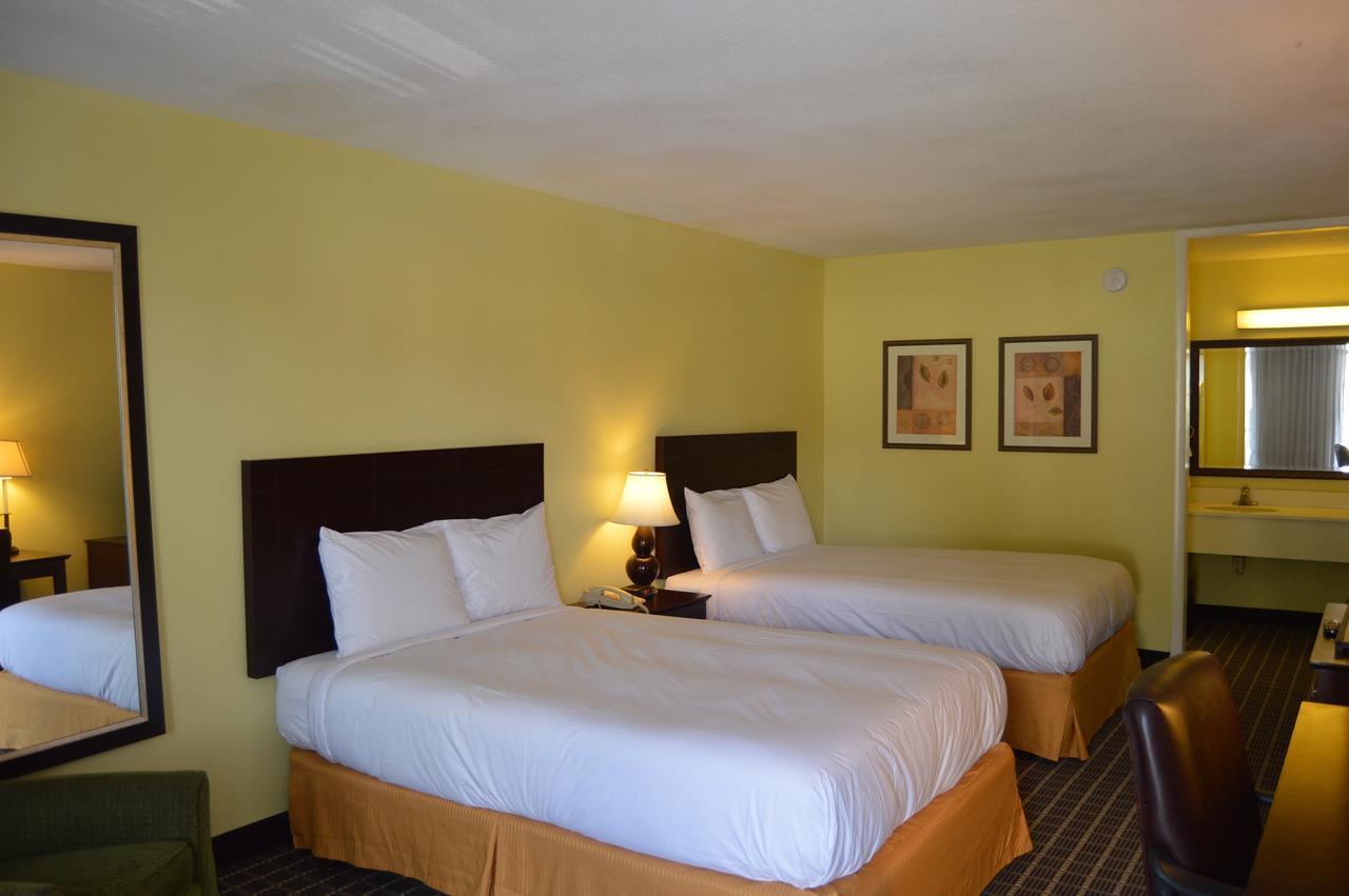 Clarion Inn Брунсуик Екстериор снимка