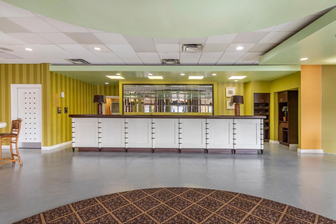 Clarion Inn Брунсуик Екстериор снимка