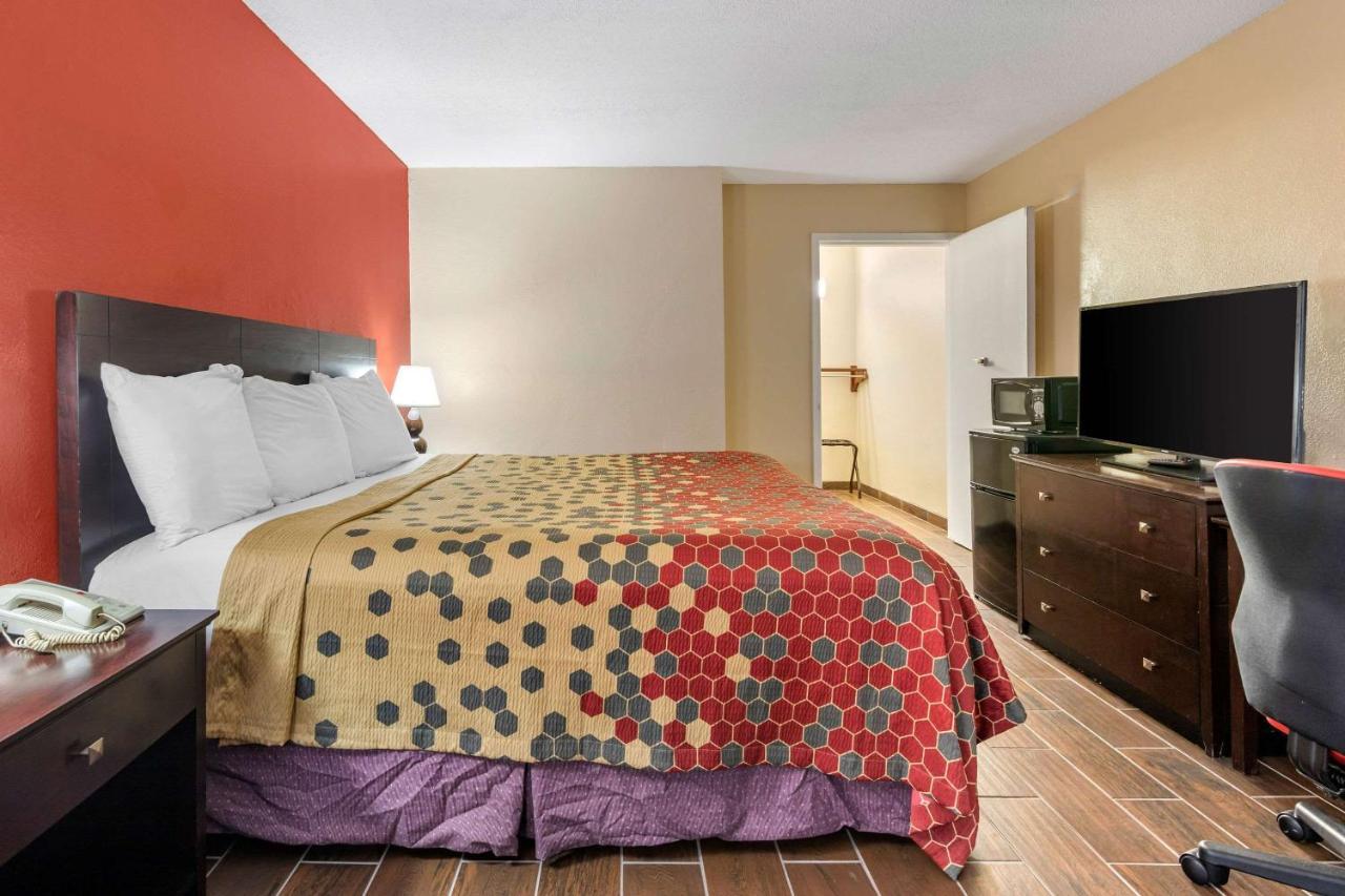 Clarion Inn Брунсуик Екстериор снимка