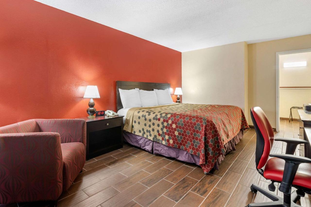 Clarion Inn Брунсуик Екстериор снимка